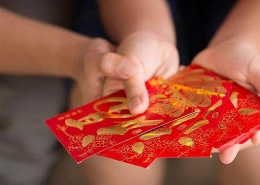 眷注员工怙恃，，，，，，为员工怙恃设置眷注金制度
